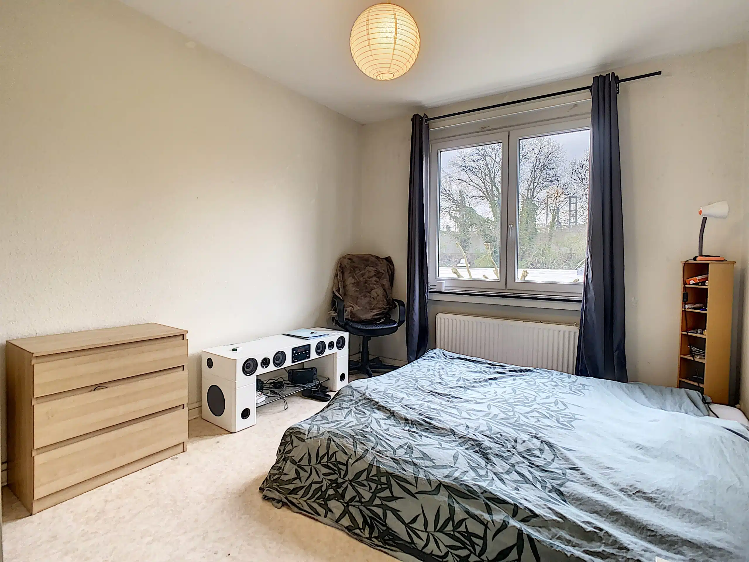 Minimalist and elegant bedroom with workspace Bedroom - Apartment 2 rooms + terrace - Arcades - Watermael-Boitsfort