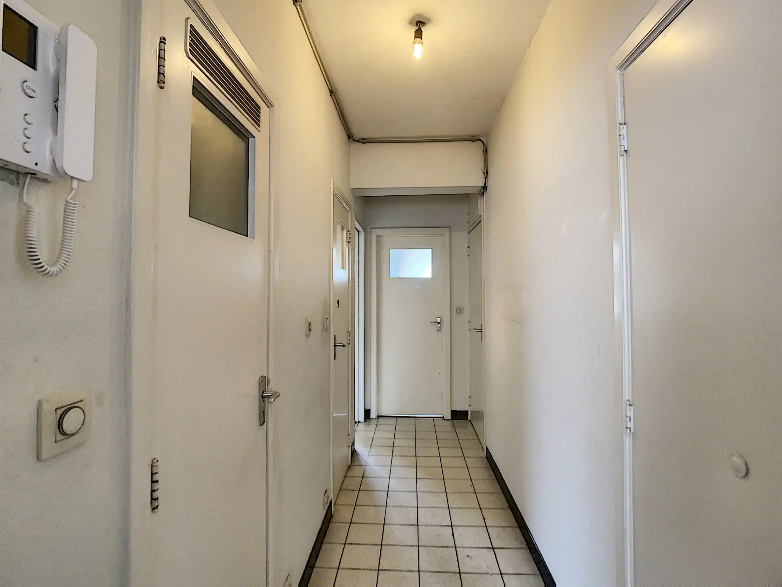 Minimalist Corridor With Illuminated Entrance Door Entree - 2 bedroom apartment + terrace - Arcades - Watermael-Boitsfort