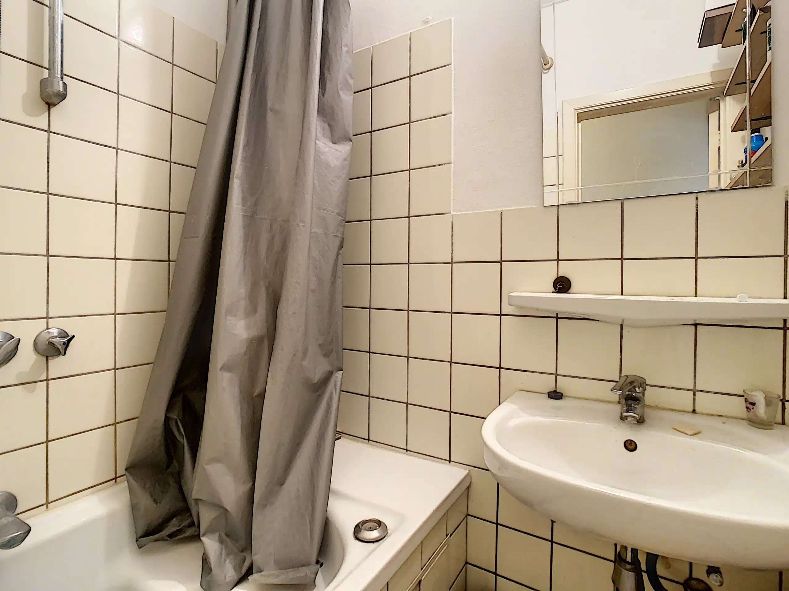 Small Modern and Functional Bathroom Bathroom - 2 bedroom apartment + terrace - Arcades - Watermael-Boitsfort