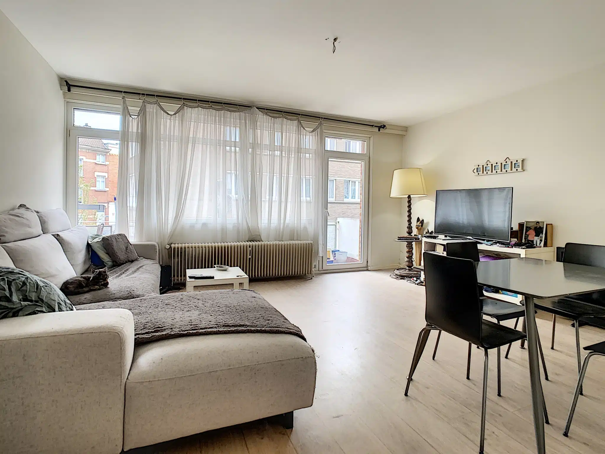 Comfortable modern living room with natural light Living room - 2 bedroom apartment + terrace - Arcades - Watermael-Boitsfort