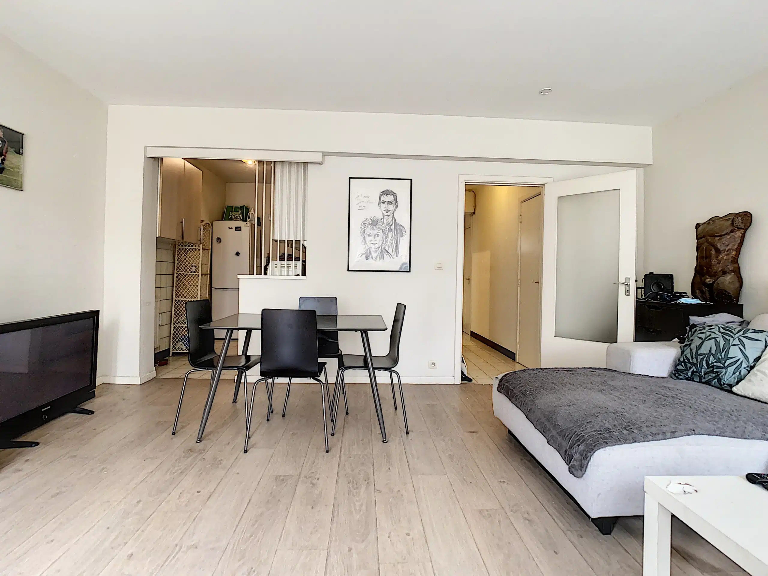 Modern and convivial lounge with dining area and television Living room - 2 bedroom apartment + terrace - Arcades - Watermael-Boitsfort