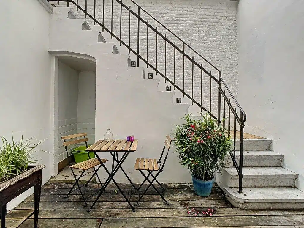 Terrasse en bois avec escalier