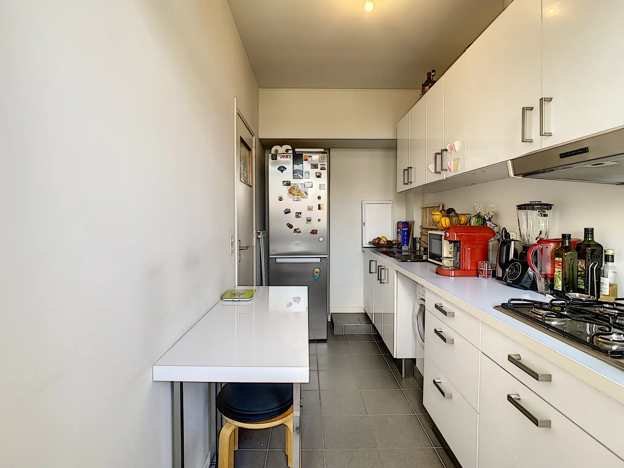 Minimalist Modern Kitchen with Elegant Appliances Kitchen - Bright 1 bed apartment with balcony - Watermael-Boitsfort