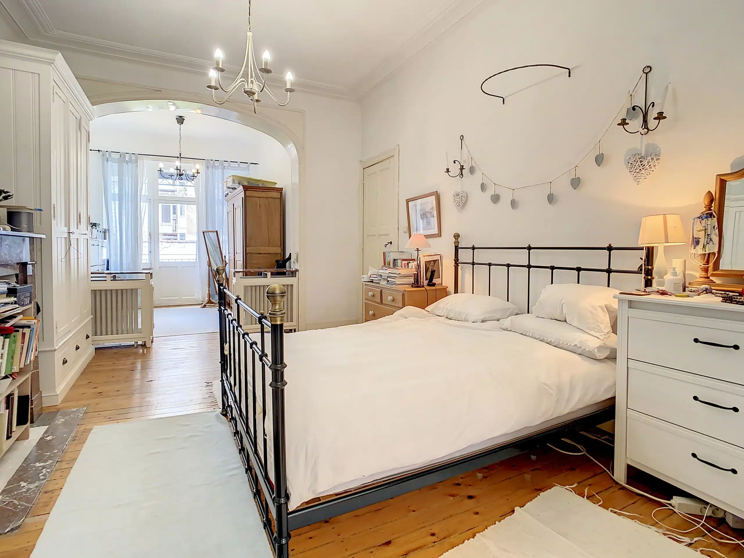 Chambre Confortable et Lumineuse au Style Moderno-Classique Chambre - Magnifique Maison – A deux pas des Etangs d’Ixelles