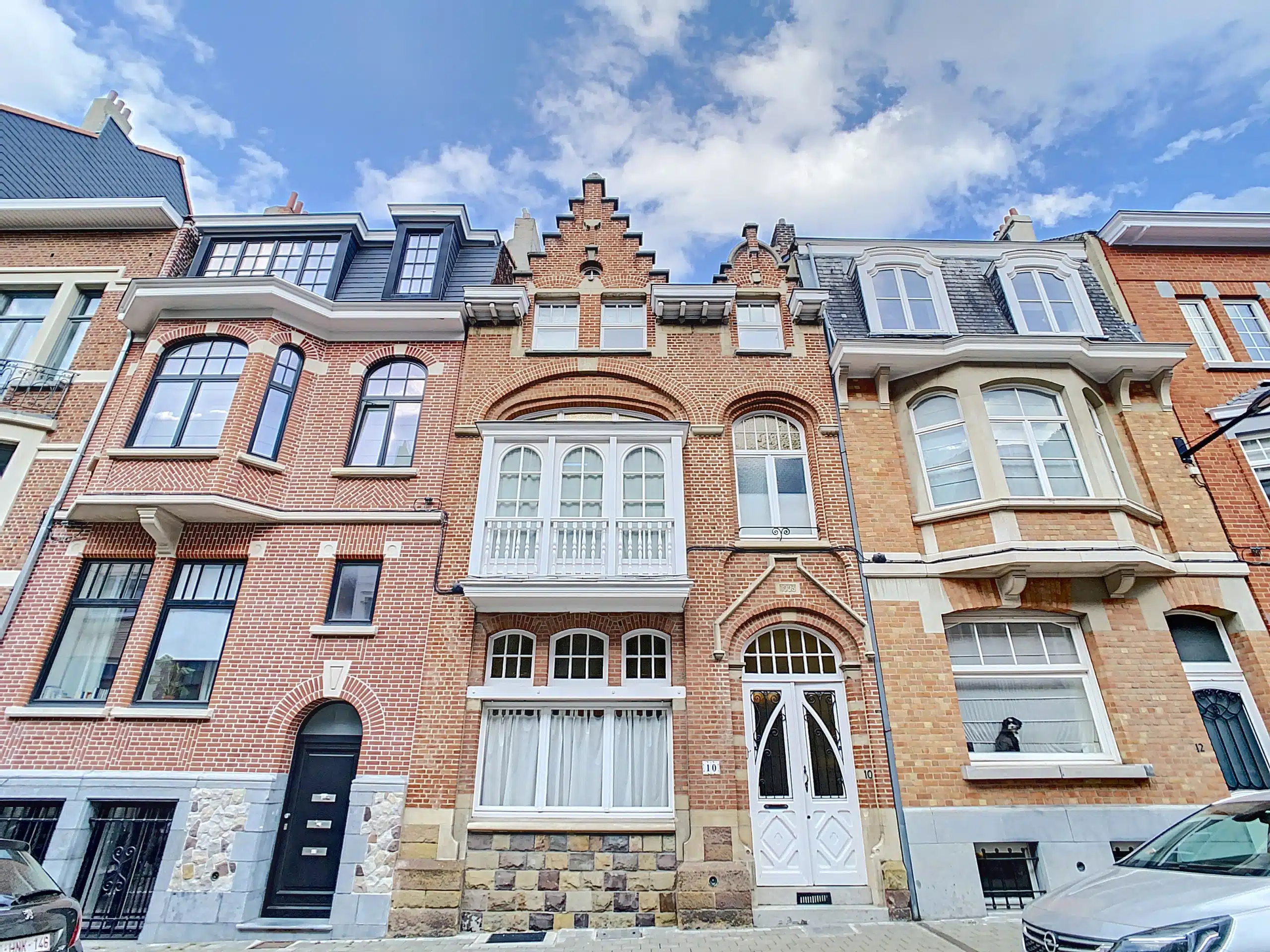 Rue Charmante à l’Architecture Classique et Colorée Magnifique Maison – A deux pas des Etangs d’Ixelles