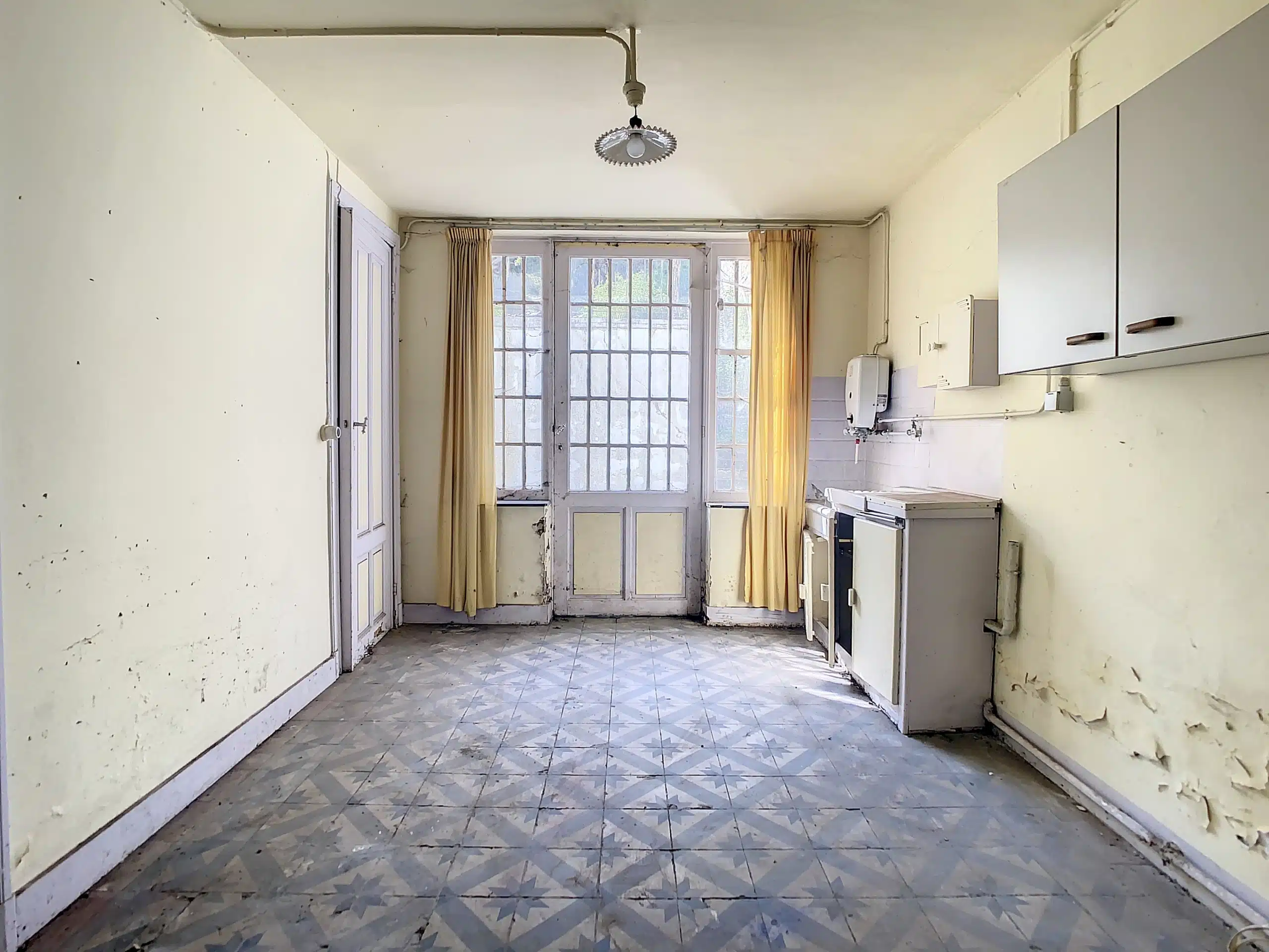 Cuisine en Déclin Prête à Être Rénovée Cuisine - Superbe Maison de maître avec Jardin – Altitude 100 – Forest