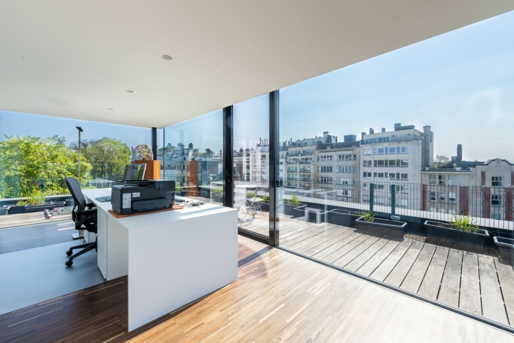 Bureau Moderne avec Vue Urbaine et Terrasse Verde Terrasse - Erpicum – Bien exceptionnel avec ascenseur et piscine – Bruxelles