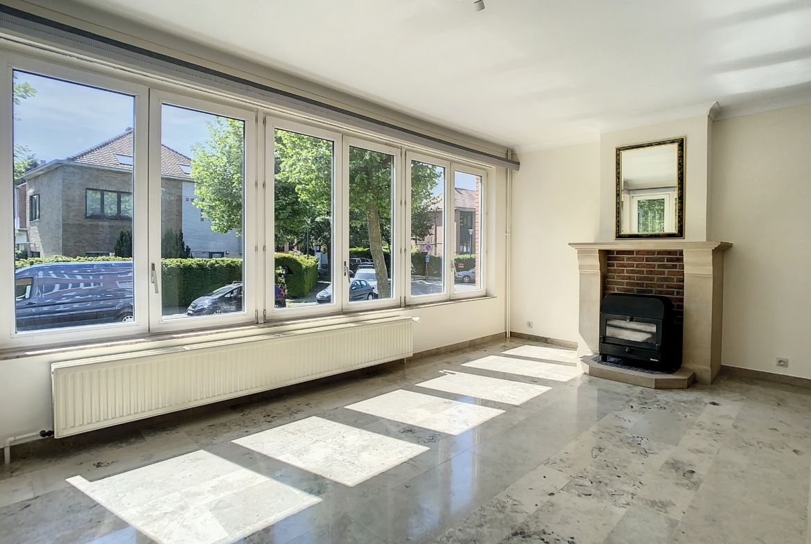 Woonkamer - Prachtig 3-fronig huis met tuin & garage - Ukkel