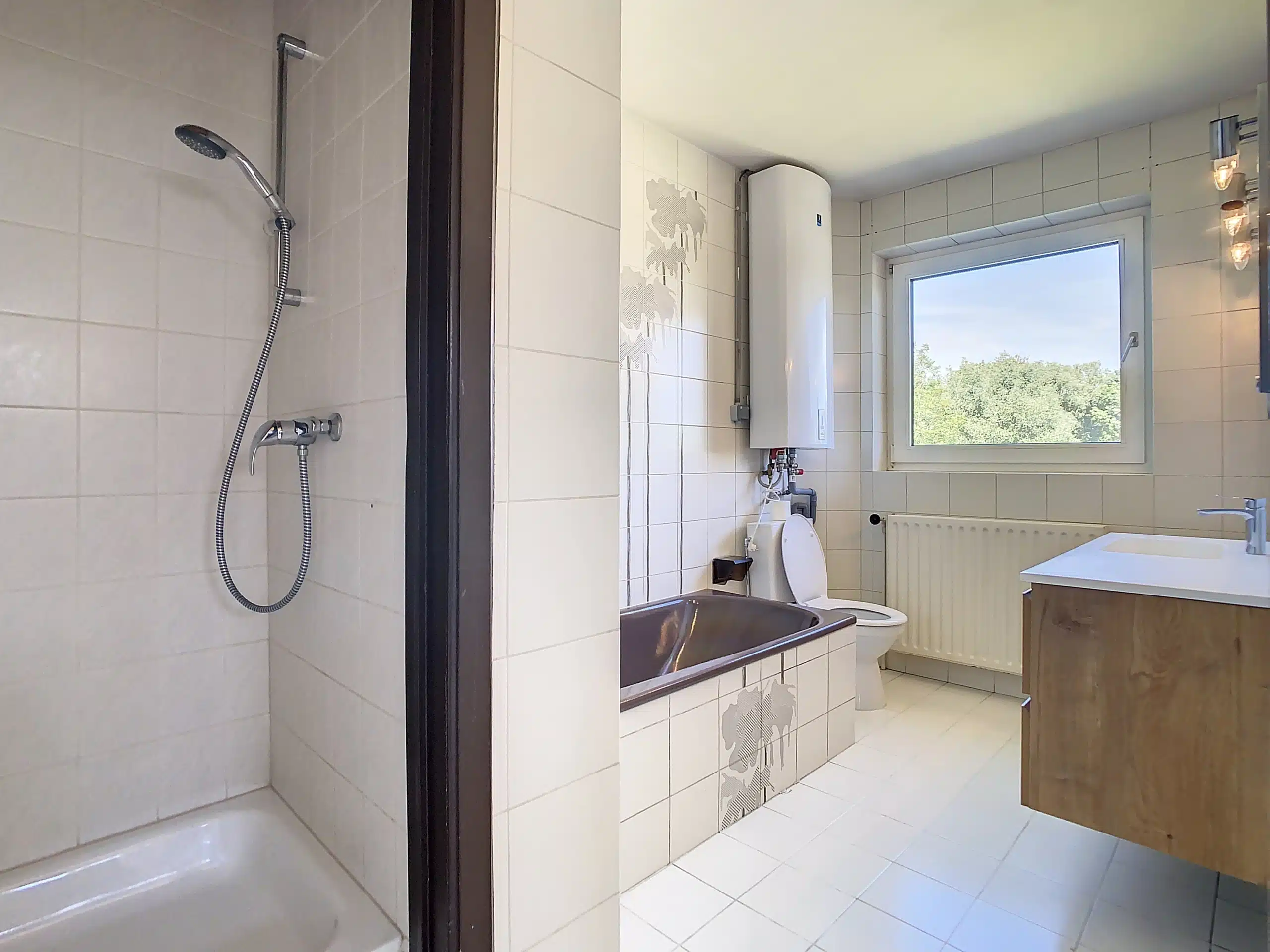 Modern Bathroom with Natural View Office - Magnificent house 3 facades with garden & garage - Uccle