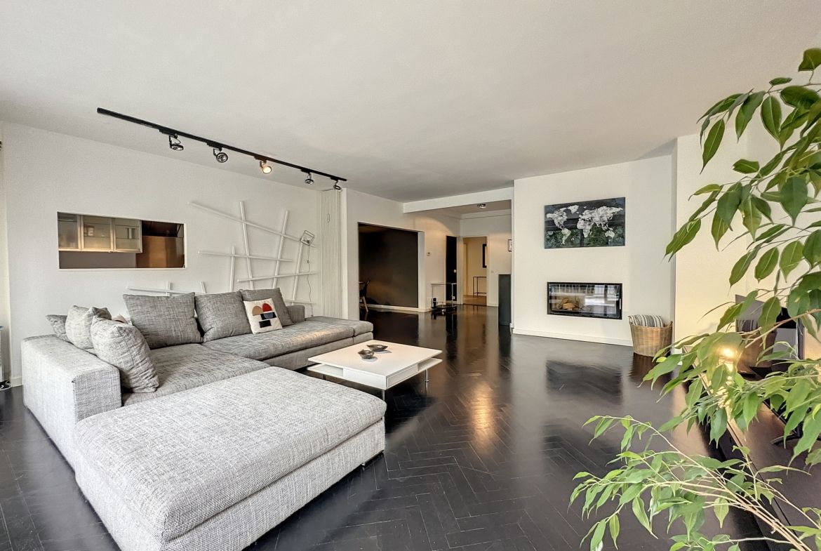 Woonkamer - Schitterende flat met 2 slaapkamers, terrassen & garage - Brugmann - Ukkel