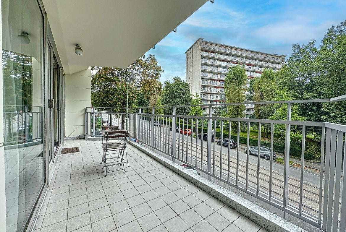 Tuin - Schitterende flat met 2 slaapkamers, terrassen & garage - Brugmann - Ukkel