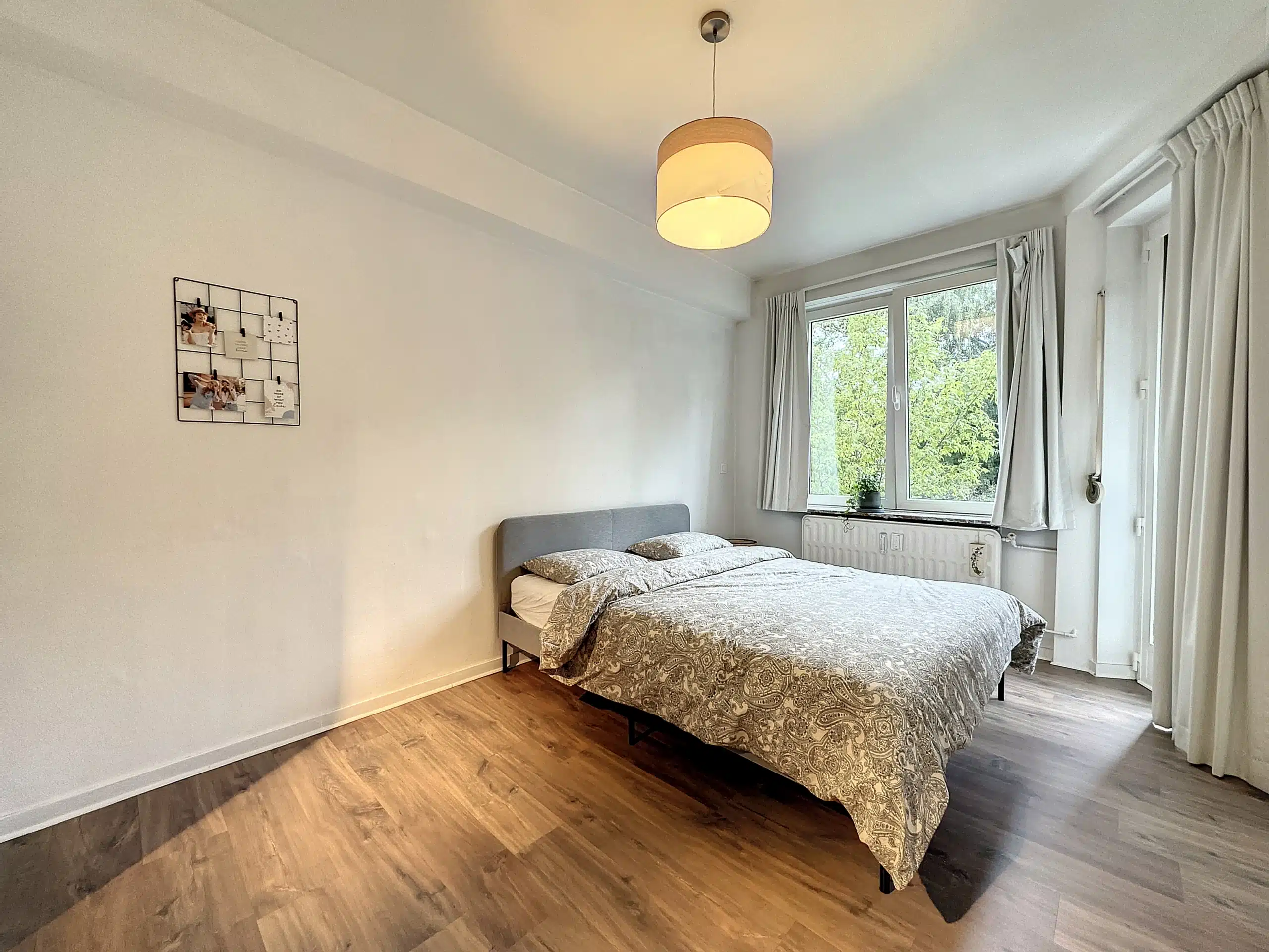 Minimalist and Bright Room with Green View Bedroom - Superb 2 bedroom apartment, terraces & garage - Brugmann - Uccle
