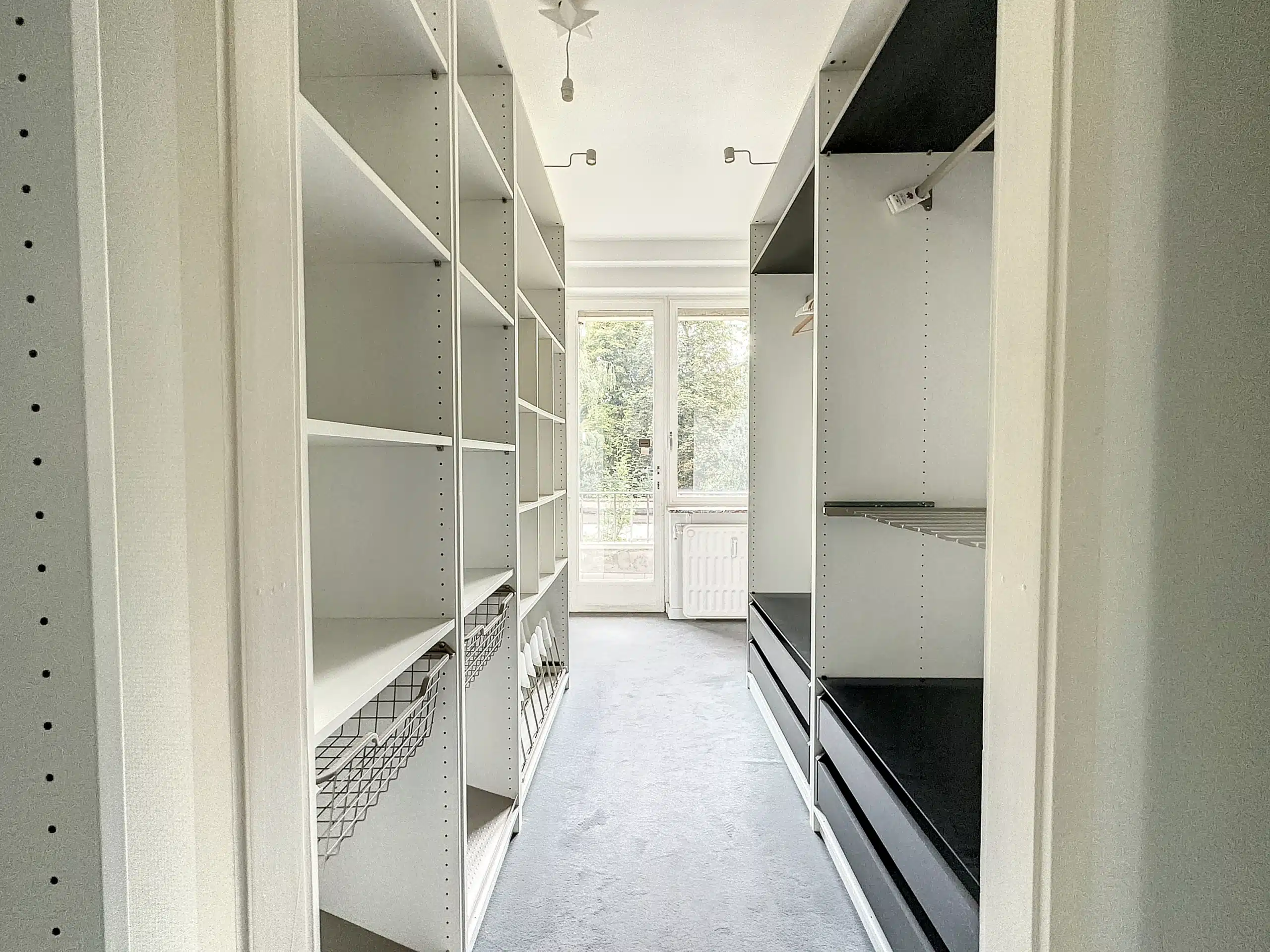 Elegant closet with modern storage and natural light Superb 2 bedroom apartment, terraces & garage - Brugmann - Uccle