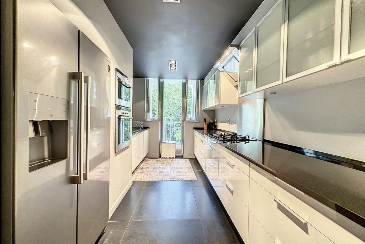 Keuken - Schitterende flat met 2 slaapkamers, terrassen & garage - Brugmann - Ukkel