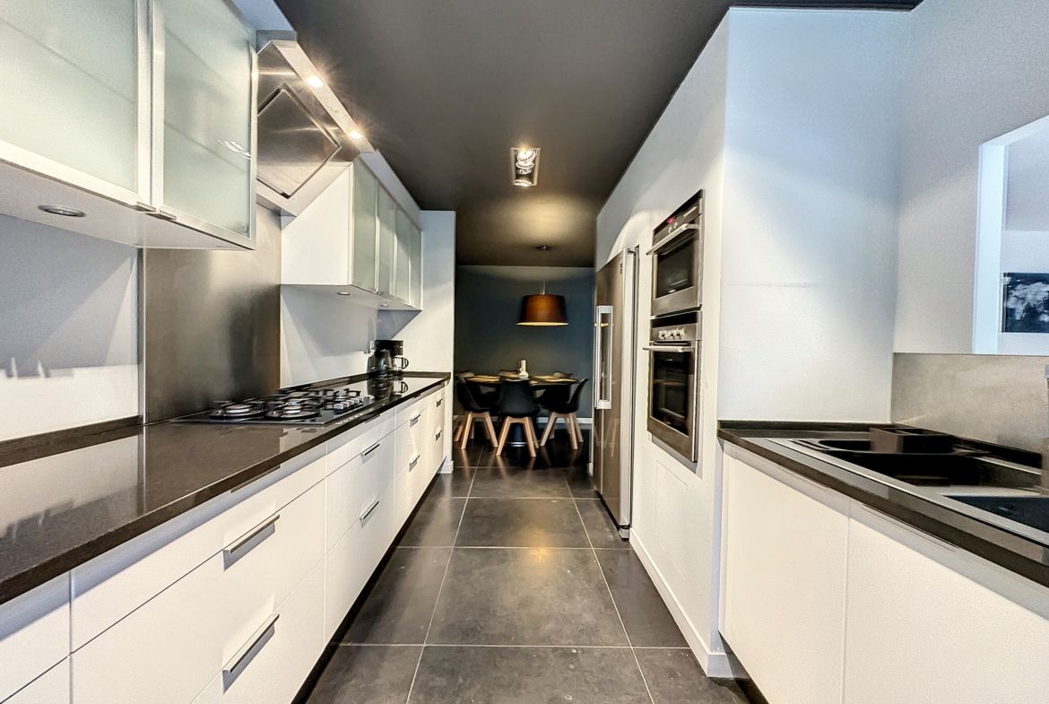 Keuken - Schitterende flat met 2 slaapkamers, terrassen & garage - Brugmann - Ukkel