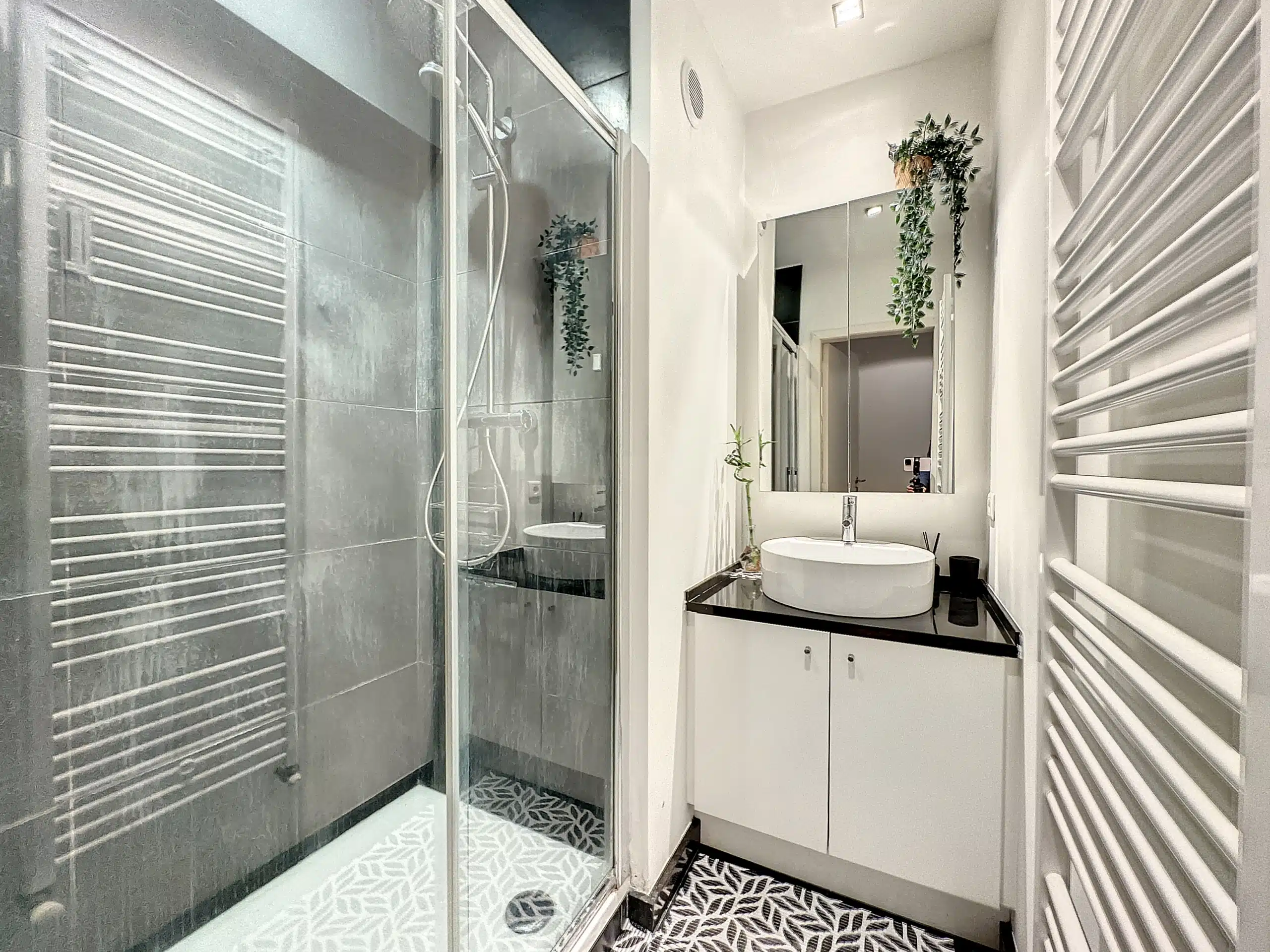 Modern Bathroom with Mirror and Geometric Rug Bathroom - Superb 2 bedroom apartment, terraces & garage - Brugmann - Uccle