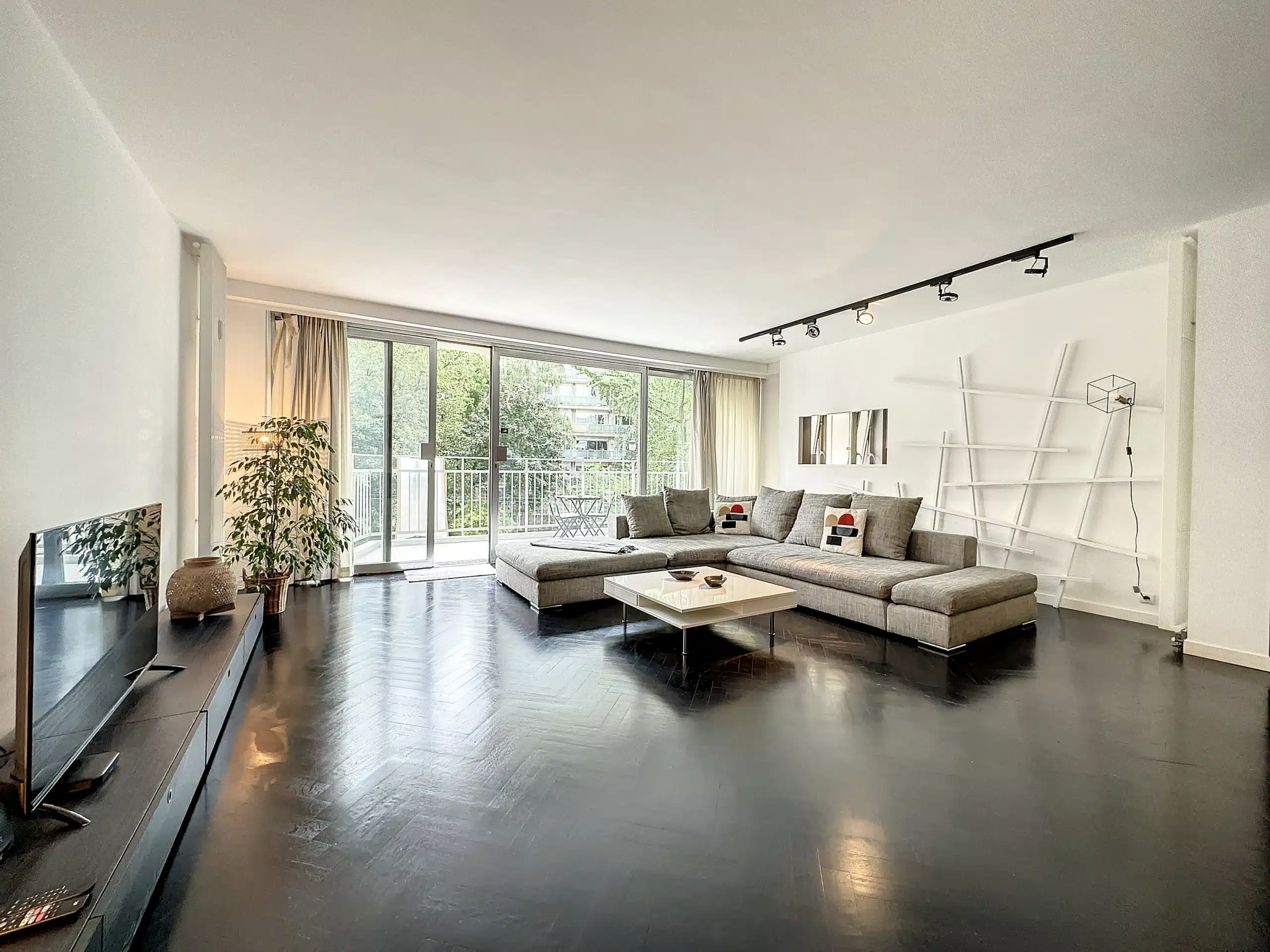 Minimalist Modern Living Room with Bright View Living room - Superb 2 bedroom apartment, terraces & garage - Brugmann - Uccle