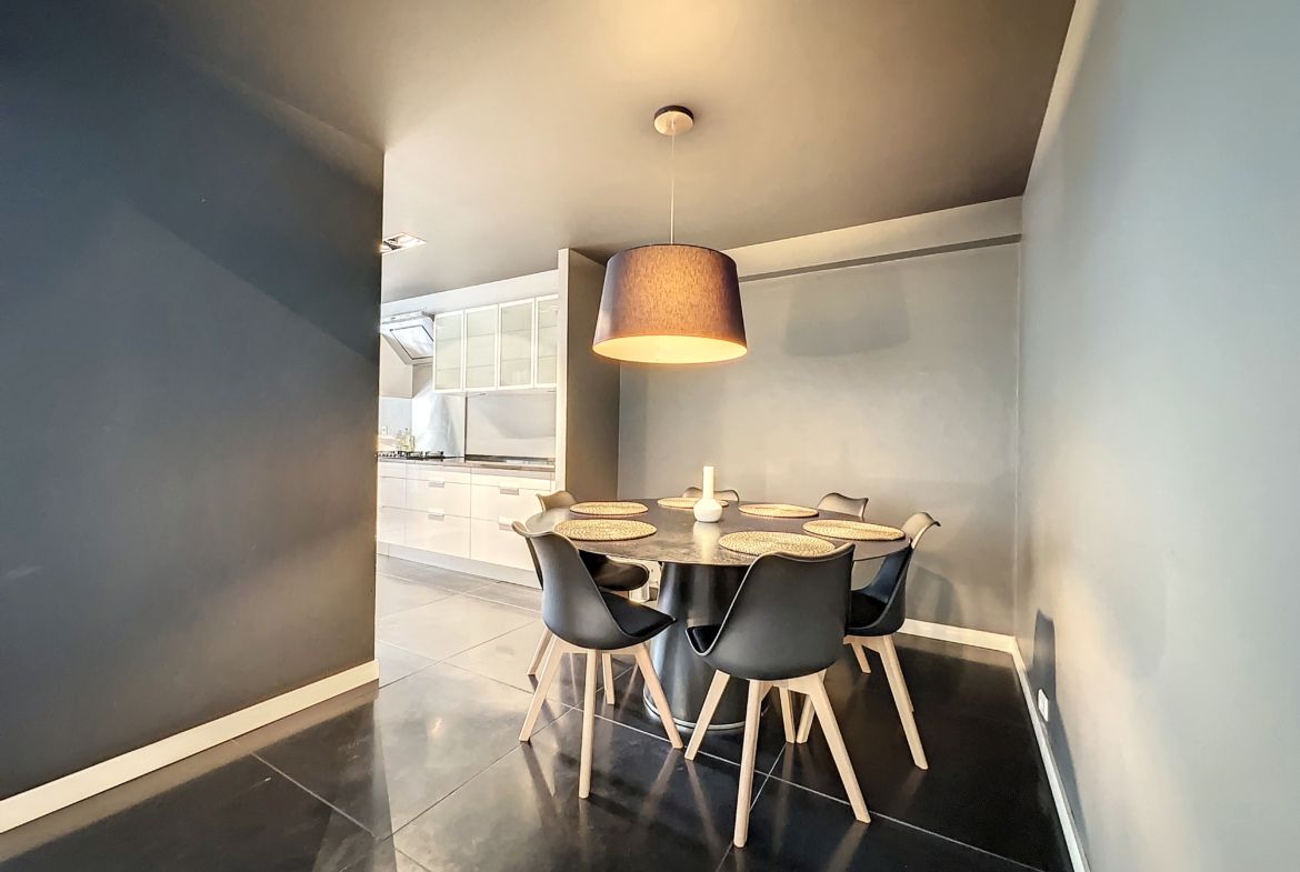 Eetkamer - Schitterende flat met 2 slaapkamers, terrassen & garage - Brugmann - Ukkel
