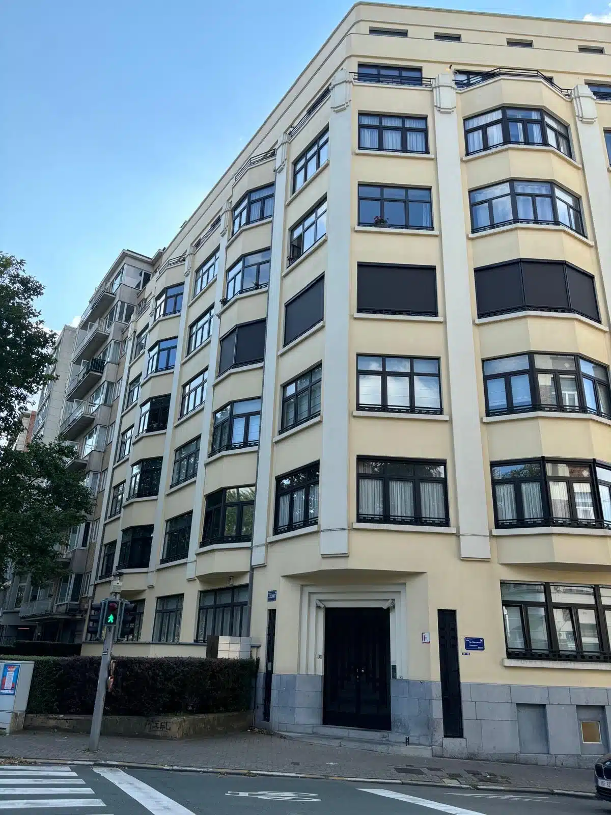 Modern Corniche Apartment with Elegant Facade Facade - Exceptional apartment 2 bedrooms + maid's room 25m² - Etterbeek