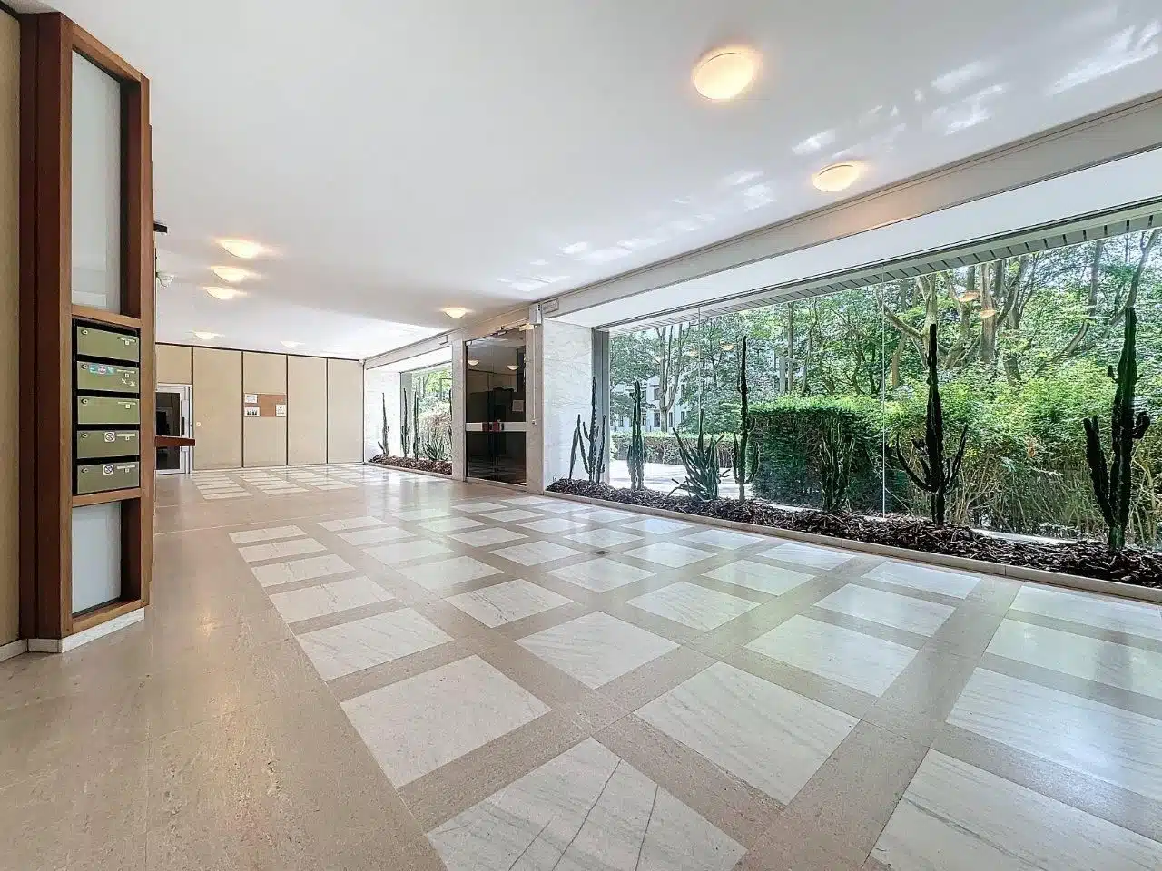 Bright Modern Entrance with Nature View Entree - 2 bed apartment with terraces and garage - Uccle