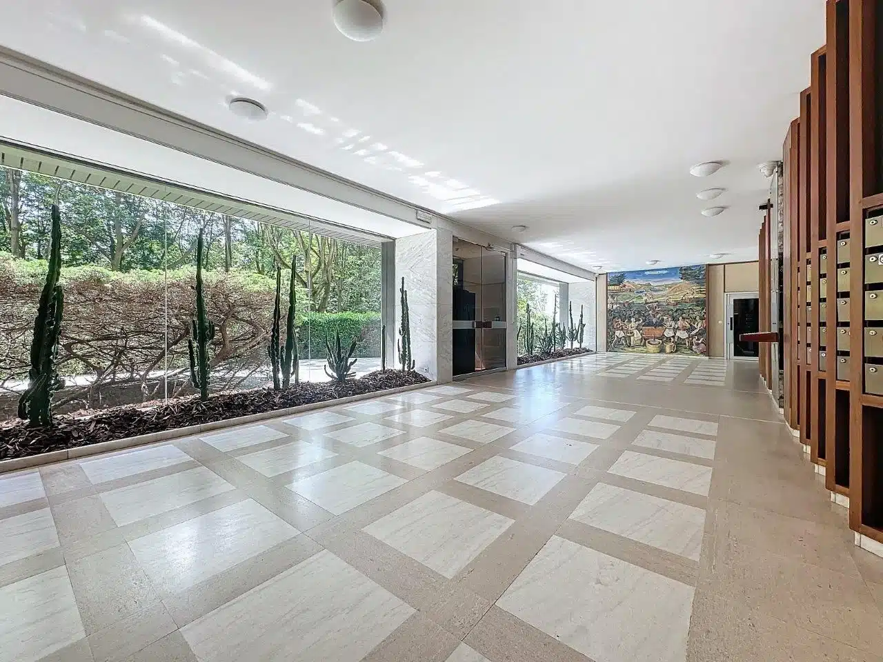 Modern interior with wall and nature view View - 2 bed apartment with terraces and garage - Uccle