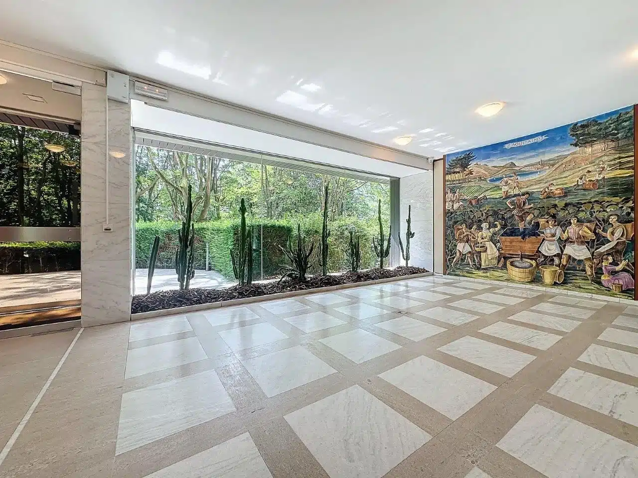 Modern Interior with Artistic Mural and Green View View - 2 bed apartment with terraces and garage - Uccle
