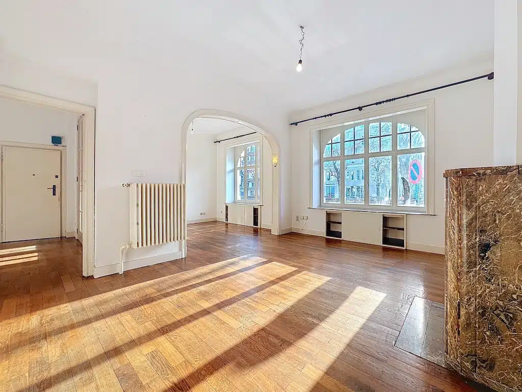 Helder en sprankelend interieur met minimalistische charme Théâtre Flamand wijk - Schitterende Art-Deco flat - Brussel