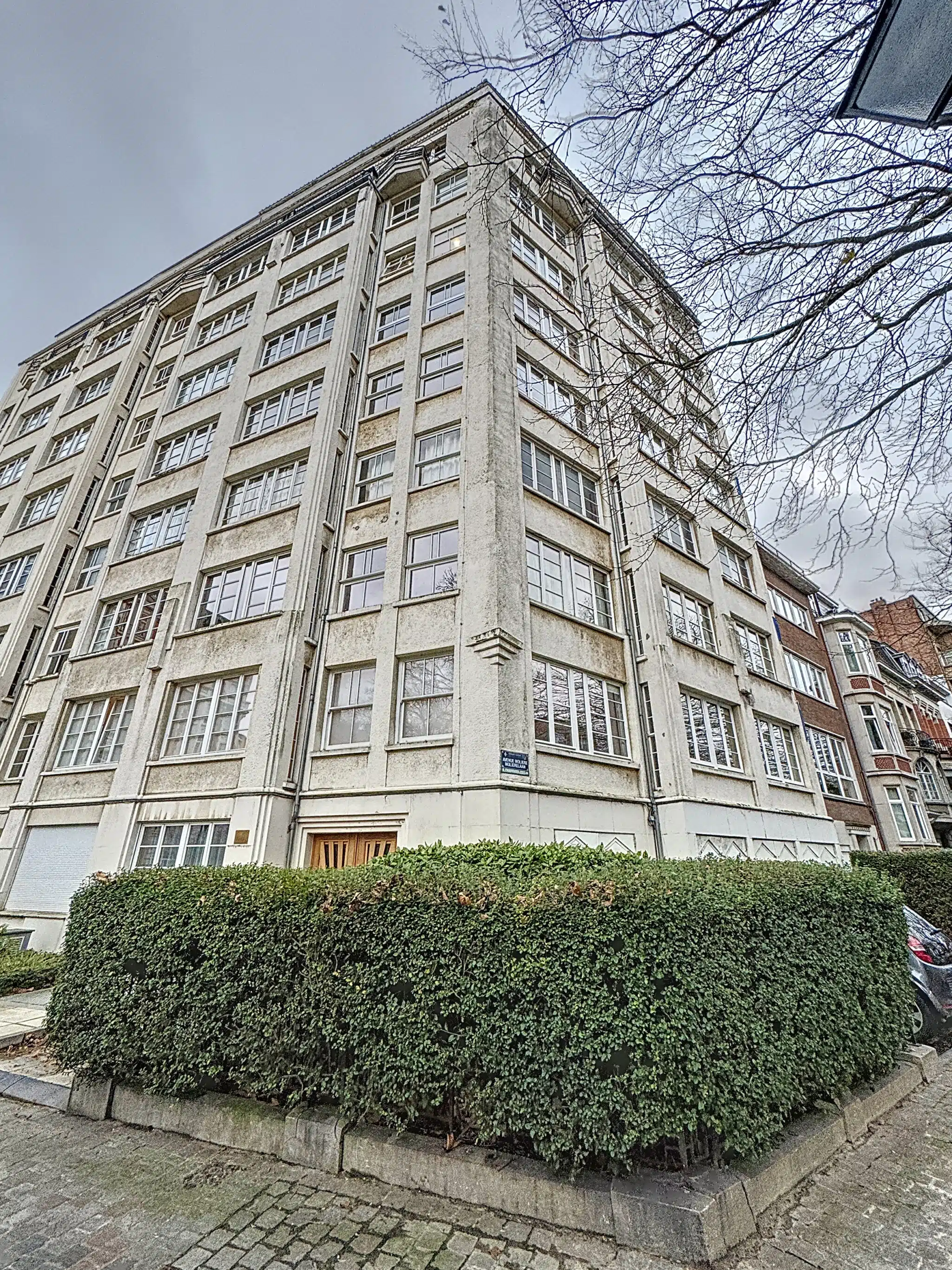 Bâtiment Moderne avec Façade Lumineuse et Jardinet Urbain Jardin - Molière/Vanderkindere – Appartement 2 chambres – Balcon – Forest