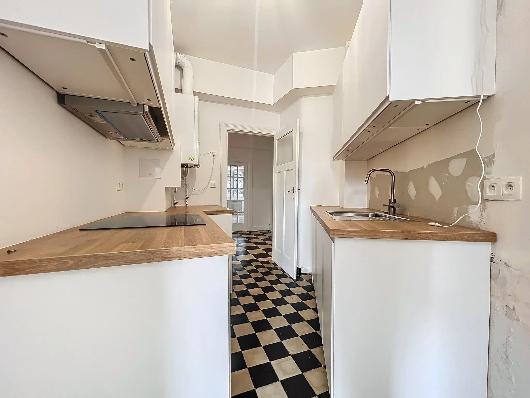 Modern Kitchen with Wooden Plan and Vintage Look Kitchen - Molière/Vanderkindere - 2 bedroom apartment - Balcony - Forest