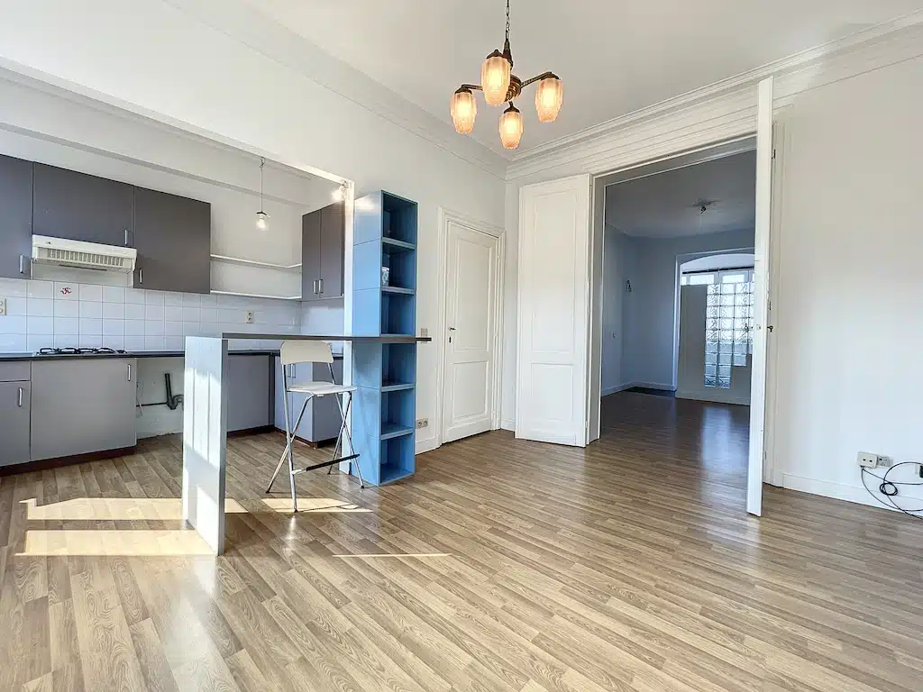 Intérieur Modern et Lumineux avec Cuisine Conviviale Cuisine - Excellente localisation : appartement 1 ch – Parc Duden – Forest