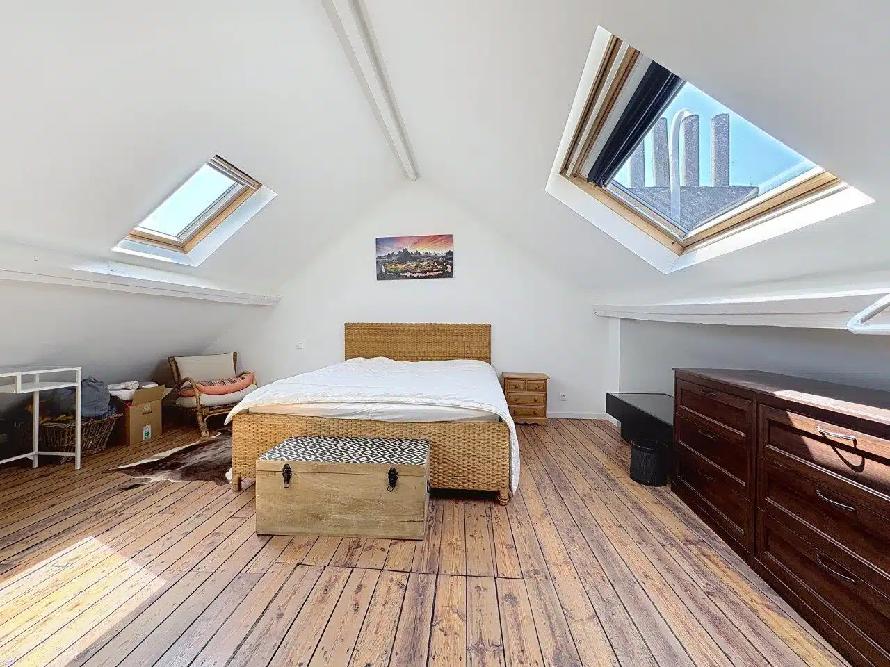Chambre Attique Cosy avec Lumière Naturelle Chambre - Bascule – Appartement meublé – 2 ch – Terrasse – Ixelles