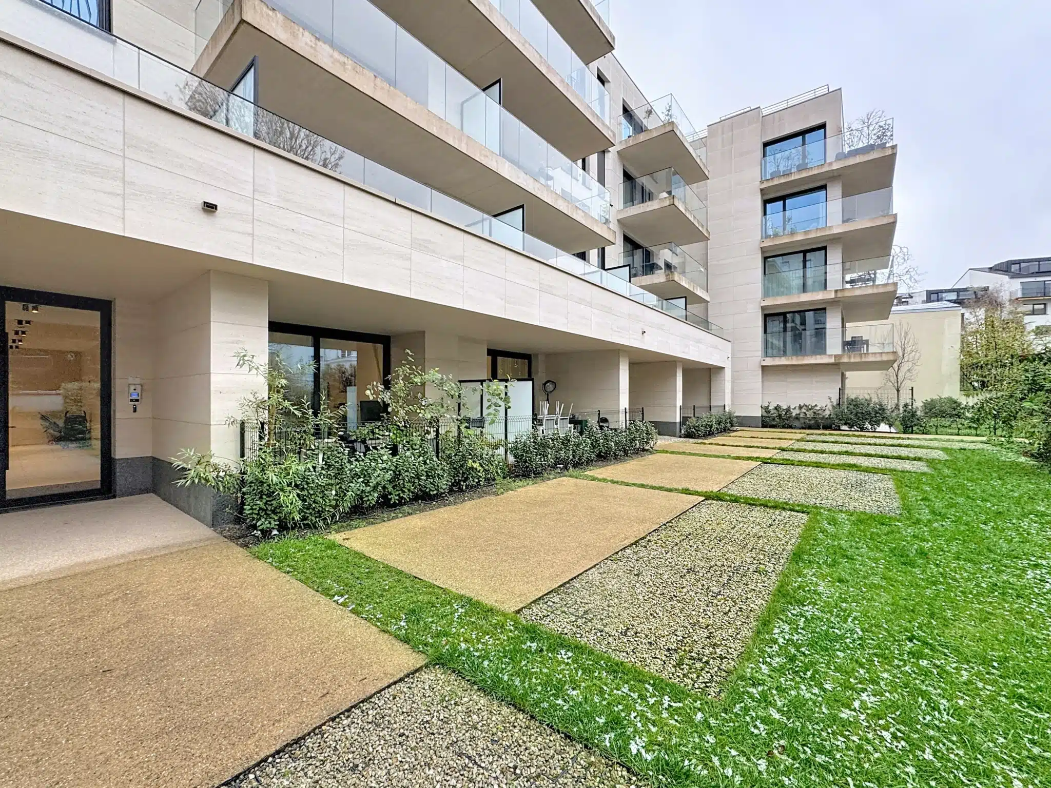 Moderne woning met tuin en lichte balkons Tuin - PEB: A-appartement met terras - Stéphanie/Louise - Elsene