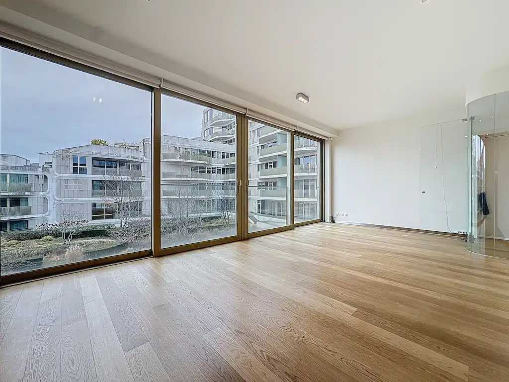 Espace Lumineux et Minimaliste Avec Vue Sur lExtérieur Vue - Appartement exceptionnel – Toison d’Or – Ixelles