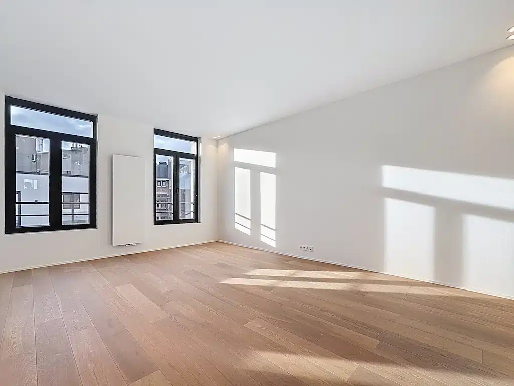 Bright, modern interior with large windows and blonde parquet flooring Bright new apartment - 2 bedrooms - Saint-Josse-ten-Noode
