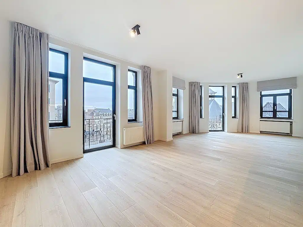 Modern living room with bright urban views Living room - Triplex - unfurnished - Sablon - Brussels