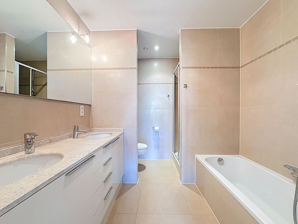 Duplex 4 chambres – Terrasse + parking – Ixelles