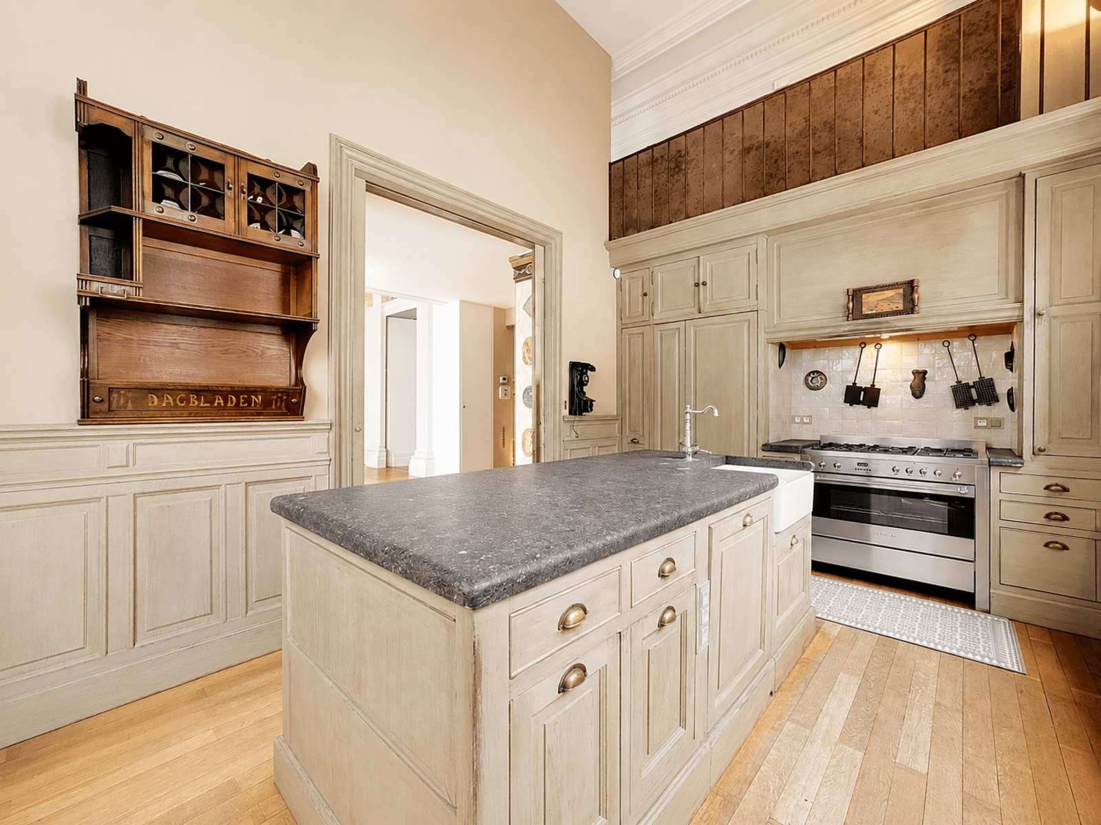 Elegant kitchen with central island - You Real Estate Agency High-end classic kitchen with central island and stone worktop