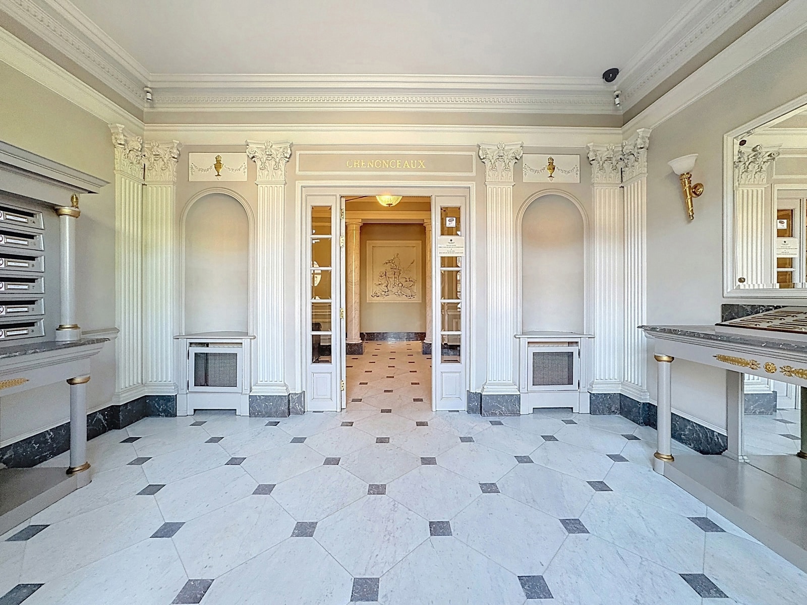 Classic Entrance Hall in Chenonceaux - You Real Estate Agency Classic marble entrance hall with glass door at Chenonceaux