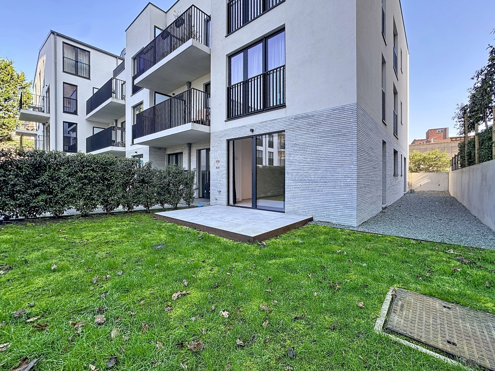 Jardin Privatif en Résidence Moderne – You Real Estate Agency Appartement neuf avec terrasse carrelée et jardin privatif en résidence moderne