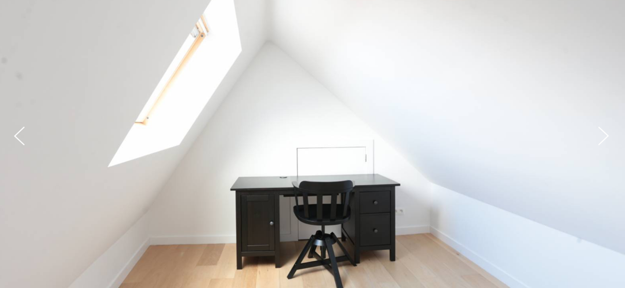 Bureau Sous Combles Avec Velux – You Real Estate Agency Bureau lumineux sous combles avec velux et parquet dans appartement.